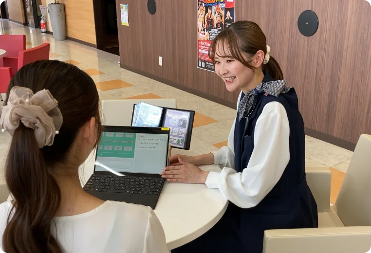 showroom-assistant_02